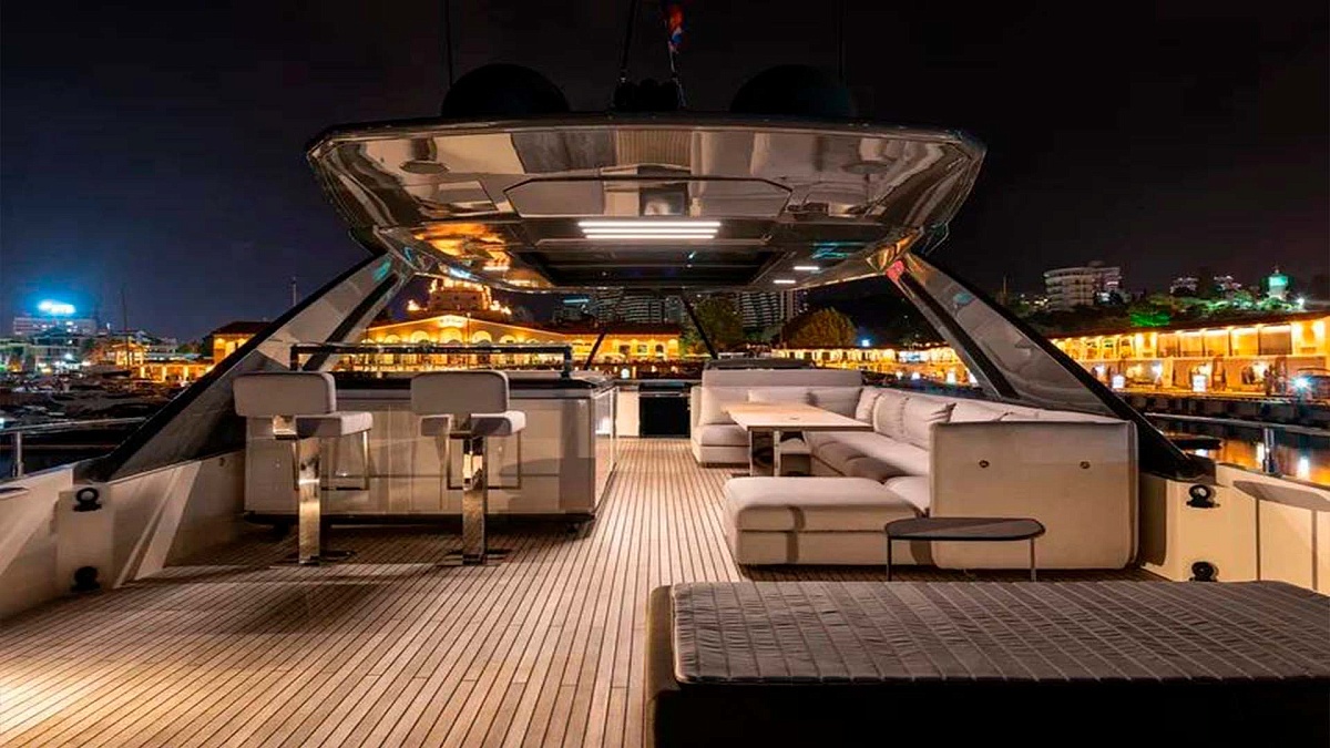 Аренда мегаяхты FERRETTI 920 Lady F в Сочи